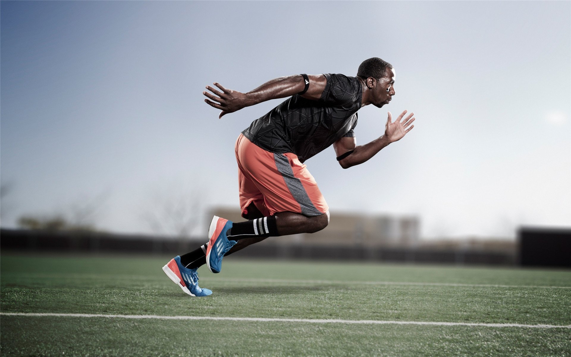 青少年足球培训引入虚拟教练系统,提升个性化指导水平,虚拟足球技巧